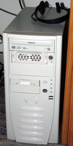 computer, old disk in tray, front side usb, floppy